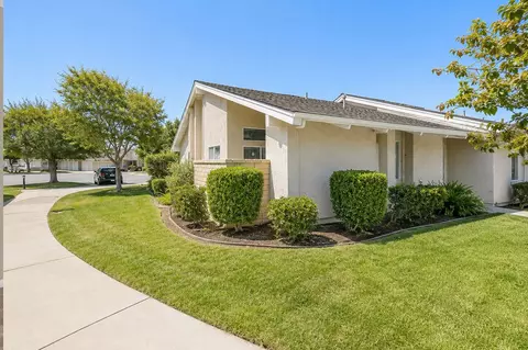 8877 Tulare Dr #313D, Huntington Beach, CA 92646