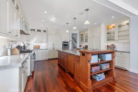 Kitchen - 17027 S Pacific Ave, Sunset Beach, CA 90742 photo 2 of 5