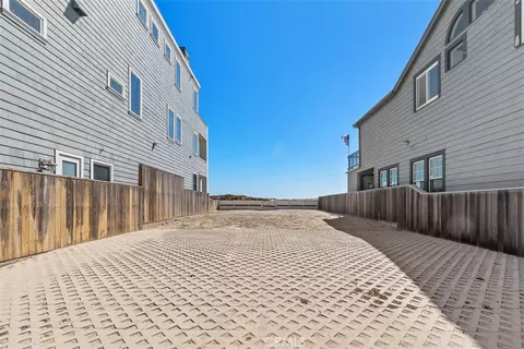 Exterior - 17027 S Pacific Ave, Sunset Beach, CA 90742 photo 9 of 10