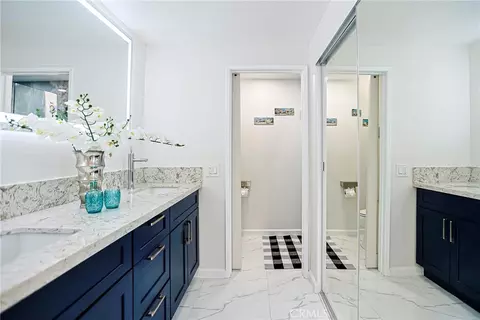 Bath - 8 Fuchsia, Irvine, CA 92604 photo 3 of 5