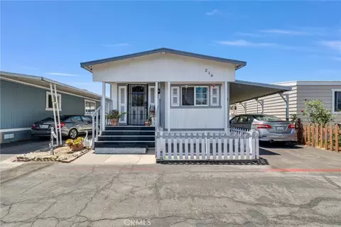210 Dresden Ave N, Santa Ana, CA 92703