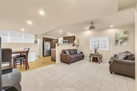 210 Dresden Ave N, Santa Ana, CA 92703