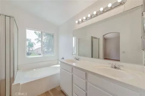 Bath - 4280 Jenkins Ln, Riverside, CA 92501 photo 3 of 5