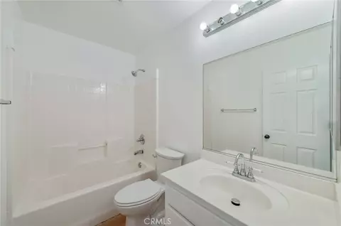 Bath - 4280 Jenkins Ln, Riverside, CA 92501 photo 2 of 5