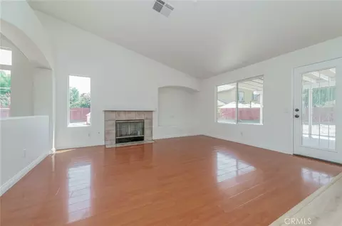 Living - 4280 Jenkins Ln, Riverside, CA 92501 photo 5 of 10