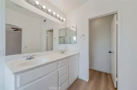 Bath - 4280 Jenkins Ln, Riverside, CA 92501 photo 4 of 5