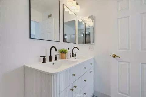 Bath - 5131 Greencap, Irvine, CA 92604 photo 3 of 8