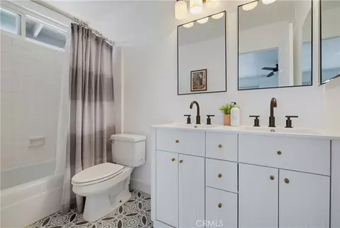 Bath - 5131 Greencap, Irvine, CA 92604 photo 2 of 8