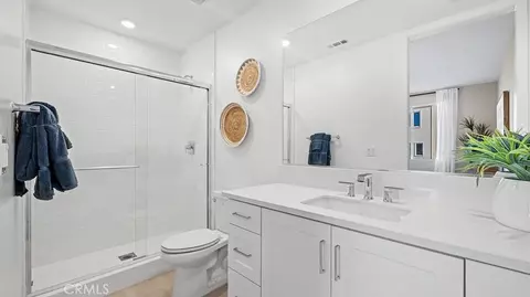 Bath - 804 Sonia, Irvine, CA 92618 photo 4 of 4