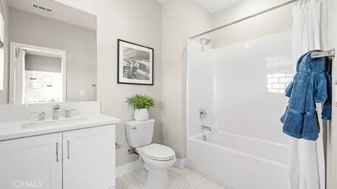 Bath - 804 Sonia, Irvine, CA 92618 photo 3 of 4