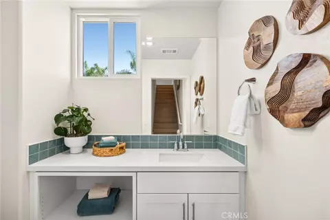 Bath - 648 E Fourth St, Pomona, CA 91766 photo 3 of 4