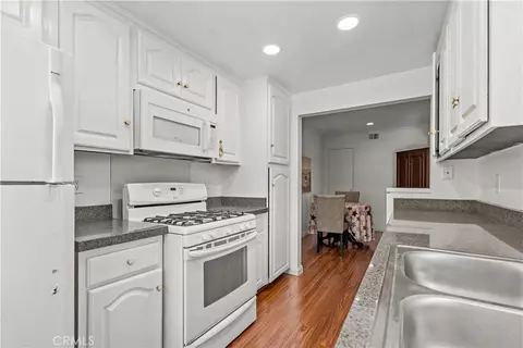 Kitchen - 146 Echo #58, Irvine, CA 92614 photo 3 of 3