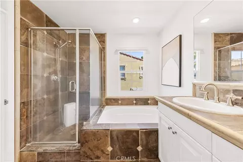 Bath - 22 Arborside, Irvine, CA 92603 photo 4 of 4