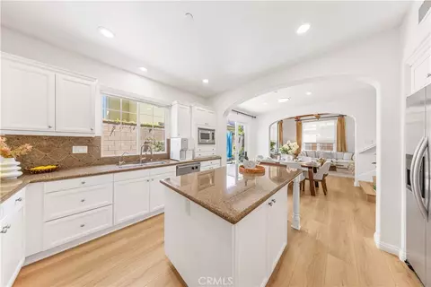 Kitchen - 22 Arborside, Irvine, CA 92603 photo 4 of 5