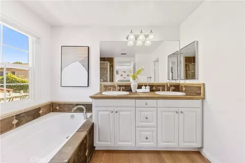 Bath - 22 Arborside, Irvine, CA 92603 photo 3 of 4