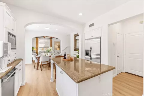 Kitchen - 22 Arborside, Irvine, CA 92603 photo 3 of 5