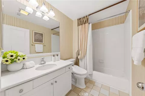 Bath - 22 Arborside, Irvine, CA 92603 photo 2 of 4