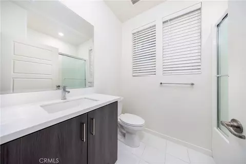 Bath - 222 Harringay, Irvine, CA 92618 photo 1 of 4