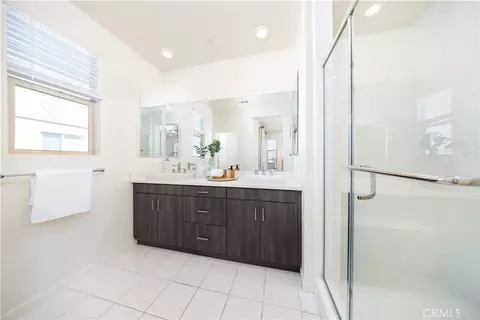 Bath - 222 Harringay, Irvine, CA 92618 photo 3 of 4