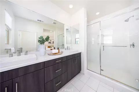 Bath - 222 Harringay, Irvine, CA 92618 photo 4 of 4