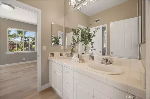 Bath - 9 Modesto, Irvine, CA 92602 photo 6 of 7