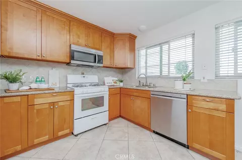 Kitchen - 44 Fallbrook, Irvine, CA 92604 photo 1 of 2