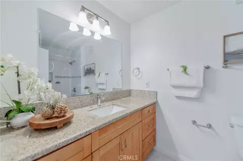 Bath - 44 Fallbrook, Irvine, CA 92604 photo 2 of 3