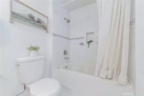 Bath - 44 Fallbrook, Irvine, CA 92604 photo 3 of 3