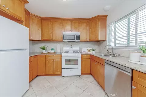 Kitchen - 44 Fallbrook, Irvine, CA 92604 photo 2 of 2