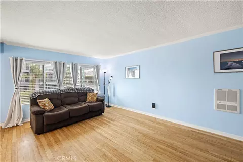 Living - 335 Cedar Ave #315, Long Beach, CA 90802 photo 2 of 4