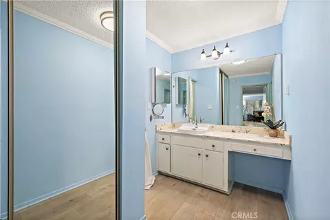 Bath - 335 Cedar Ave #315, Long Beach, CA 90802 photo 2 of 3