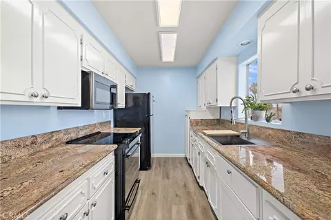 Kitchen - 335 Cedar Ave #315, Long Beach, CA 90802 photo 1 of 3