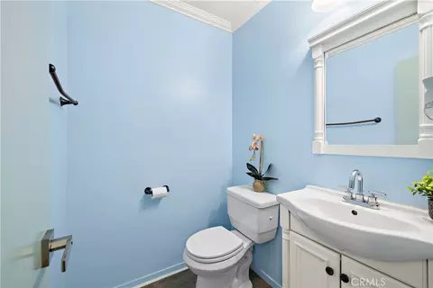 Bath - 335 Cedar Ave #315, Long Beach, CA 90802 photo 1 of 3