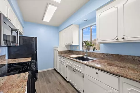 Kitchen - 335 Cedar Ave #315, Long Beach, CA 90802 photo 2 of 3