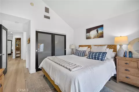 Bedroom - 330 Ultimo Ave, Long Beach, CA 90814 photo 2 of 6