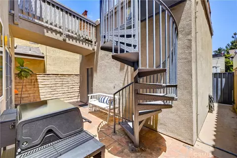 Exterior - 330 Ultimo Ave, Long Beach, CA 90814 photo 9 of 12