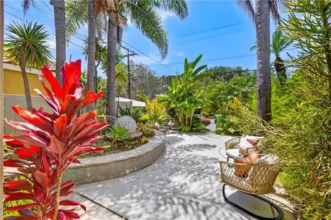 Exterior - 330 Ultimo Ave, Long Beach, CA 90814 photo 3 of 11