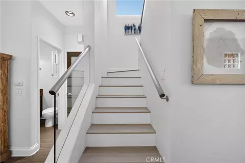 Entry Way - 330 Ultimo Ave, Long Beach, CA 90814 photo 3 of 5