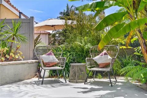 Exterior - 330 Ultimo Ave, Long Beach, CA 90814 photo 10 of 11