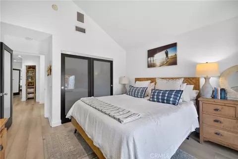 Bedroom - 330 Ultimo Ave, Long Beach, CA 90814 photo 2 of 6