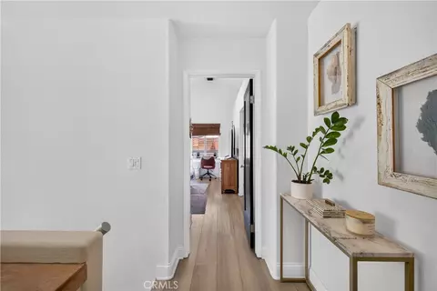 Entry Way - 330 Ultimo Ave, Long Beach, CA 90814 photo 5 of 5