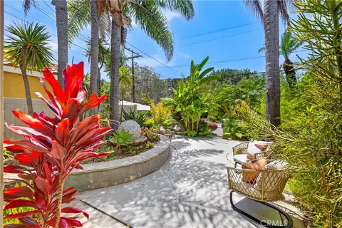 Exterior - 330 Ultimo Ave, Long Beach, CA 90814 photo 3 of 12