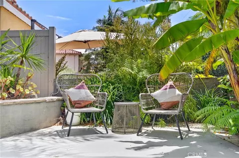 Exterior - 330 Ultimo Ave, Long Beach, CA 90814 photo 10 of 12