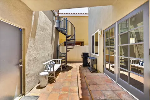 Exterior - 330 Ultimo Ave, Long Beach, CA 90814 photo 8 of 11