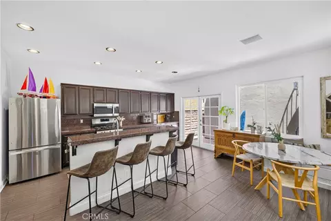 Kitchen - 330 Ultimo Ave, Long Beach, CA 90814 photo 1 of 3