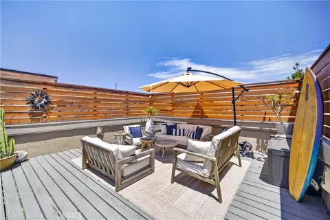 Exterior - 330 Ultimo Ave, Long Beach, CA 90814 photo 6 of 12