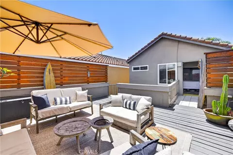 Exterior - 330 Ultimo Ave, Long Beach, CA 90814 photo 5 of 12