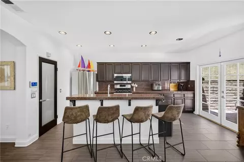 Kitchen - 330 Ultimo Ave, Long Beach, CA 90814 photo 2 of 3