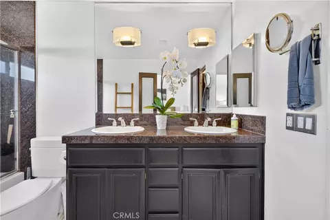 Bath - 330 Ultimo Ave, Long Beach, CA 90814 photo 2 of 4