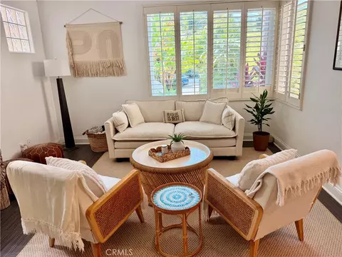 Living - 330 Ultimo Ave, Long Beach, CA 90814 photo 2 of 2